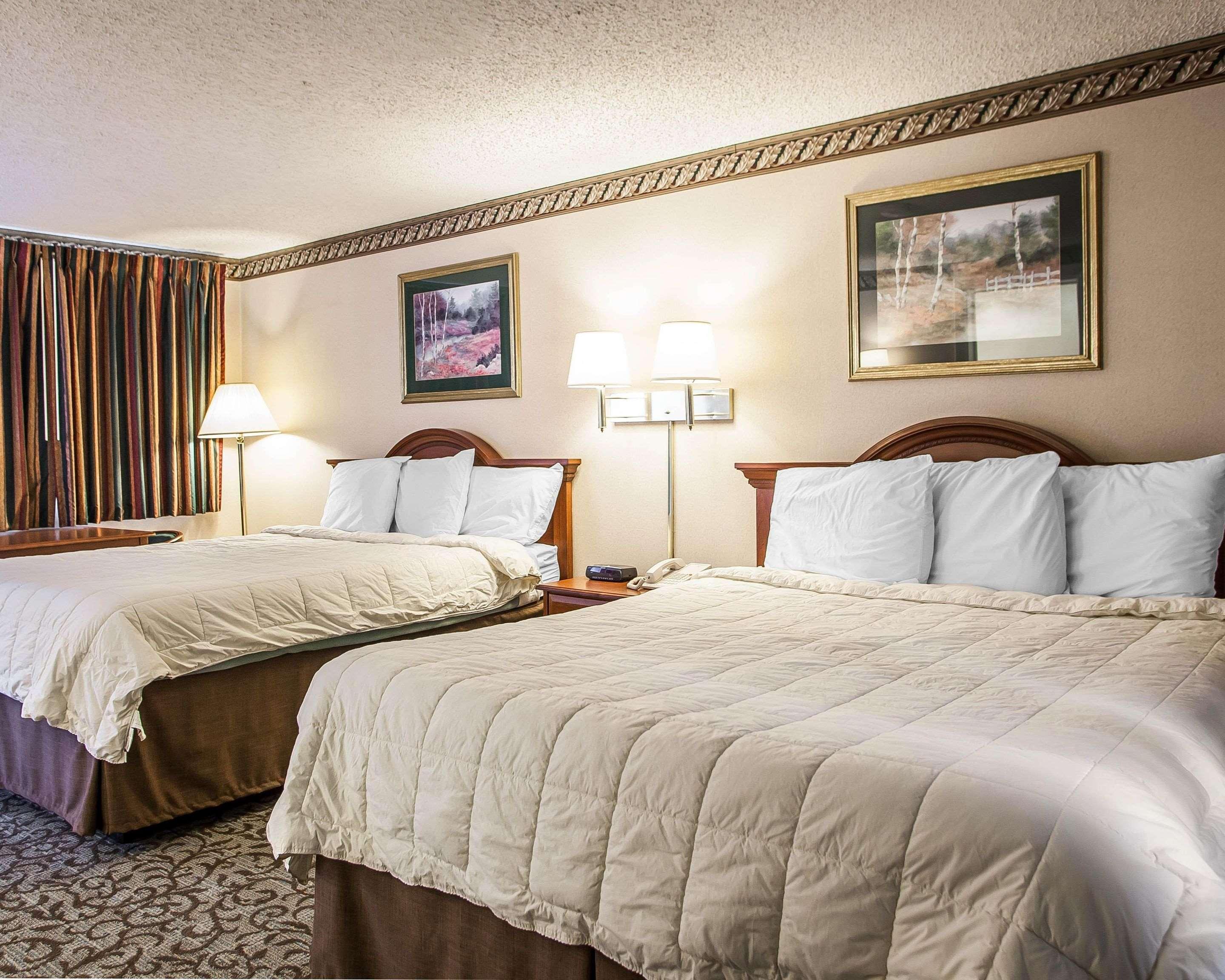 Econo Lodge Newton Экстерьер фото